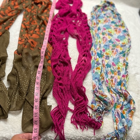 Peace sign scarf and others - Picture 3 of 7